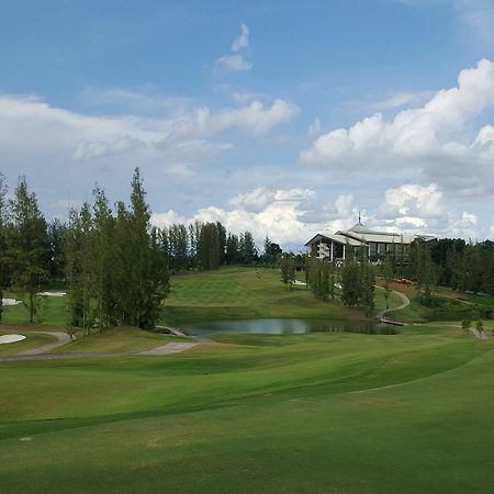 Austin Heights Golf & Hotel Resort Johor Bahru Bagian luar foto